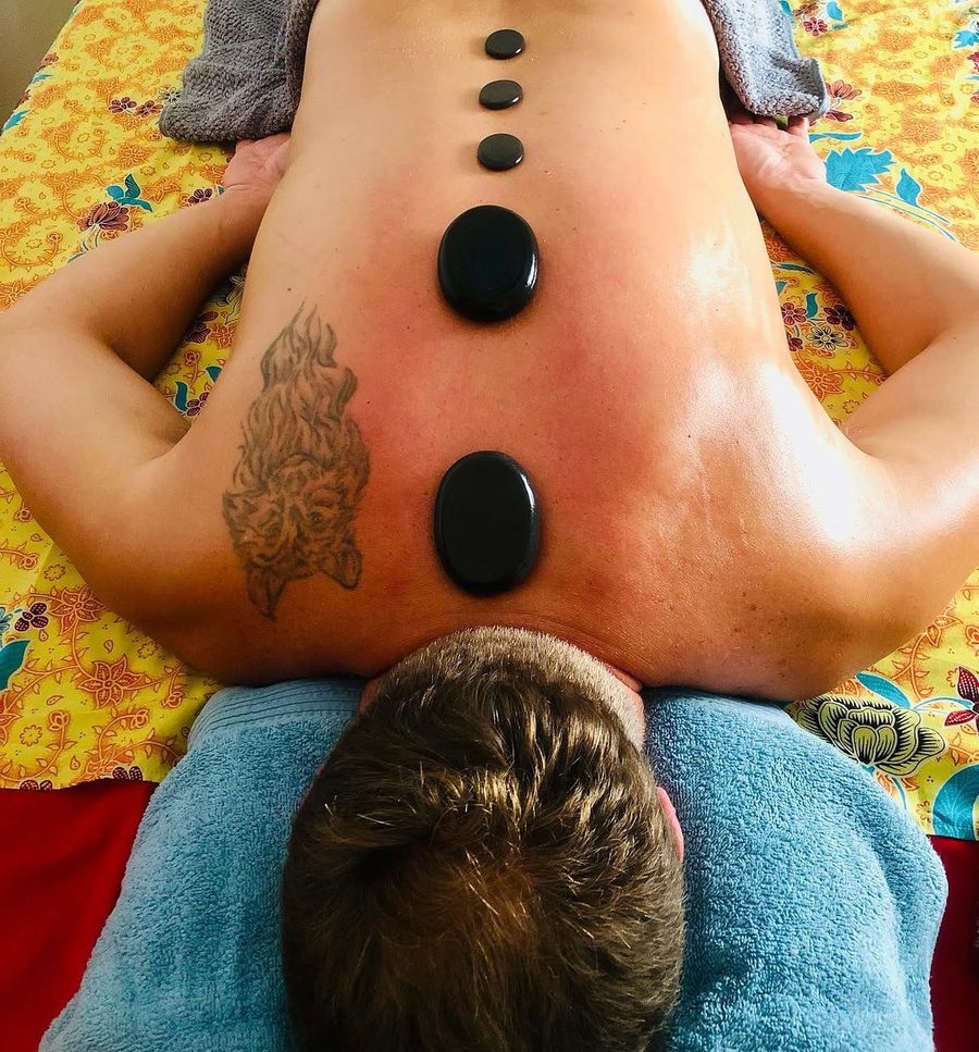 Hot Stone massage bij Nonglak Thai Massage Poederoijen
